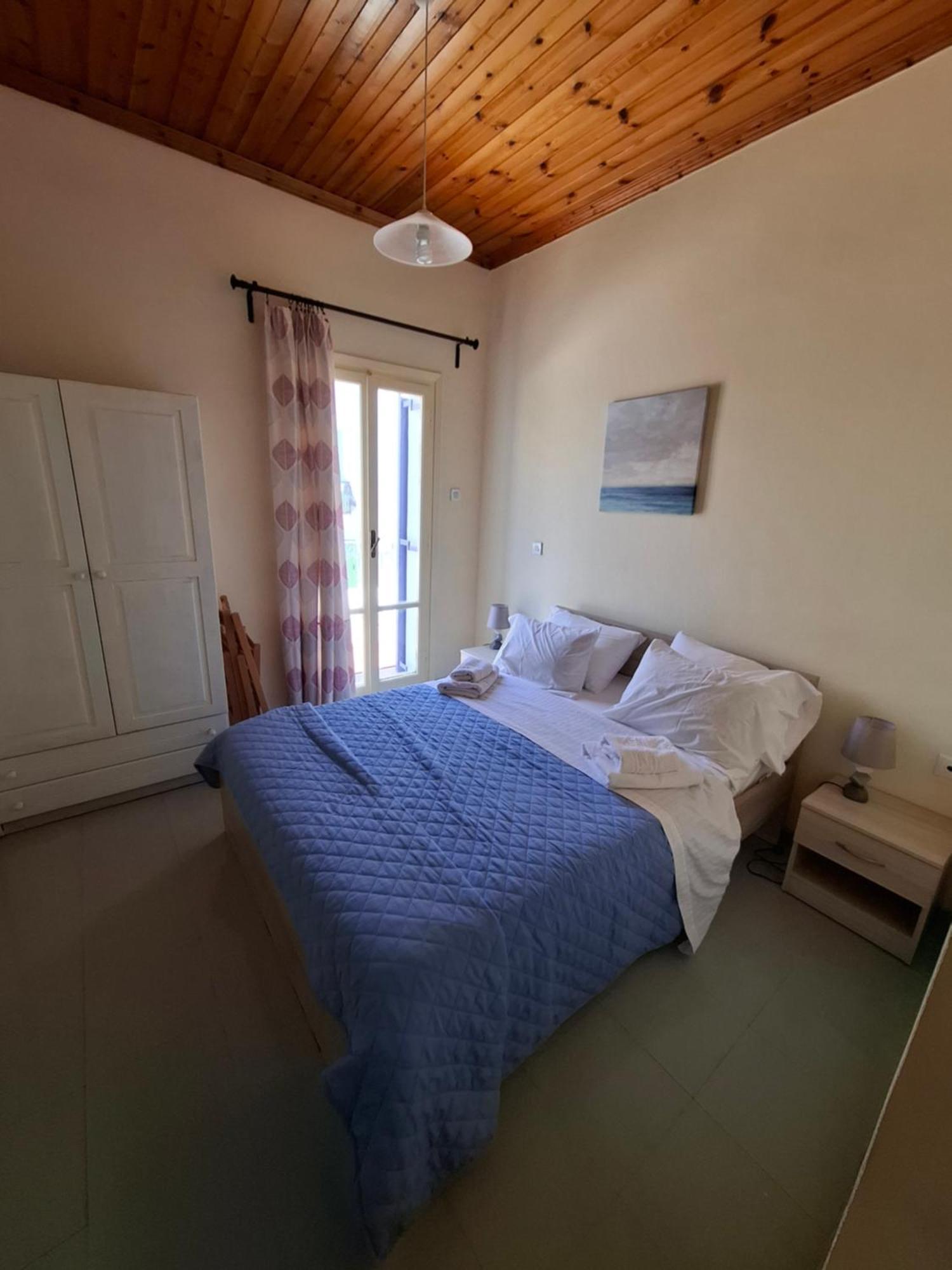 Old Harbor Apartments Spetses Town Екстер'єр фото