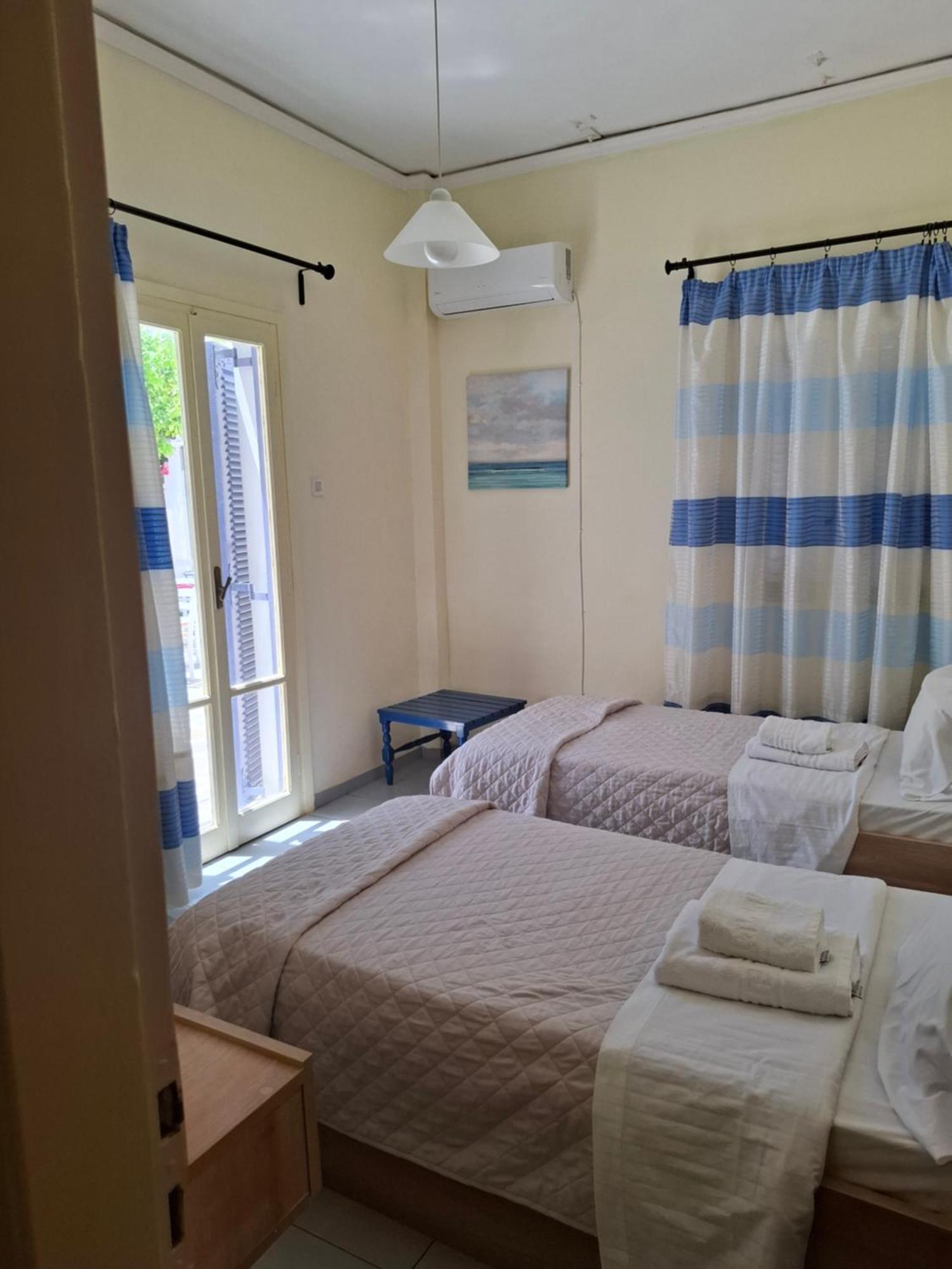 Old Harbor Apartments Spetses Town Екстер'єр фото