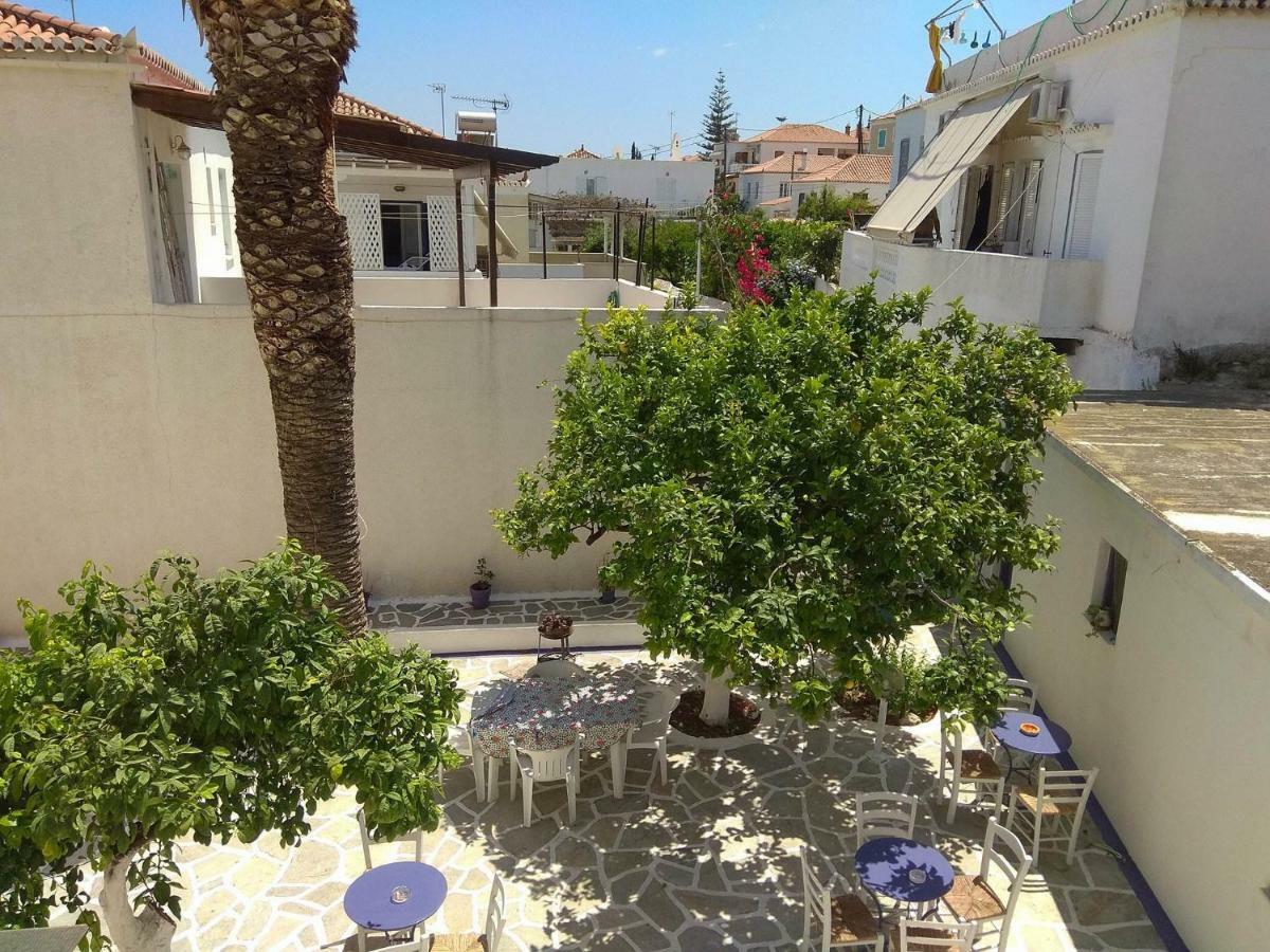 Old Harbor Apartments Spetses Town Екстер'єр фото