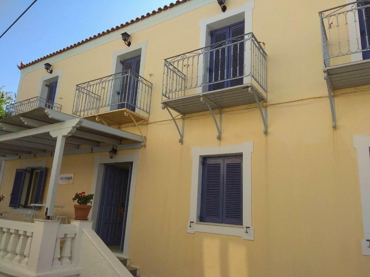 Old Harbor Apartments Spetses Town Екстер'єр фото